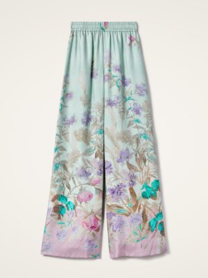 one pair of comfy, chic pants turned into an outfit perfect for the airport, travel, elegant dinners, anything really!