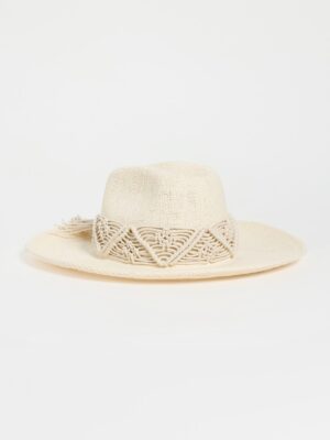Obsessssed with the monochromatic macrame band