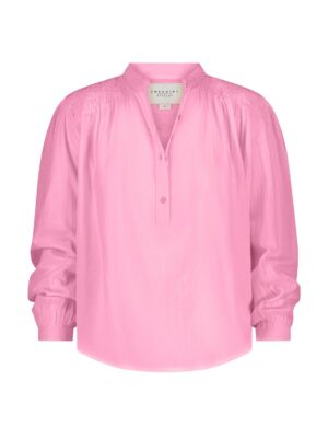This shirt is epic on. And you don’t have to debate tuck styles. The tieghan is dream