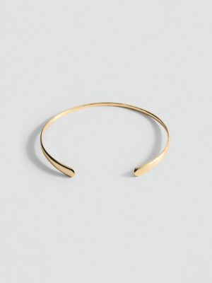 This choker looks better on than this image gives it credit for.