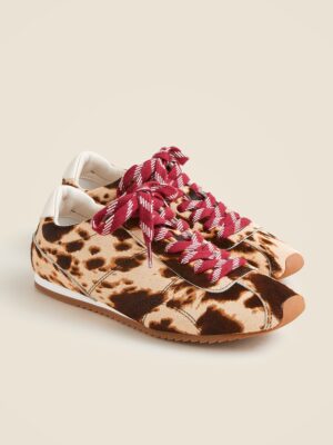 The low profile sneaker but in an easy to wear “neutral” that will match everything