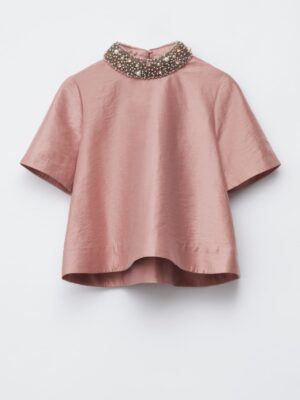 A short-sleeve pearl-embroidered blouse distracts the eye with texture and keeps your middle easy; balance with a long-leg wide leg jeans outfit to streamline. Pearls = instant party. 


Denim options: clean trouser jeans, or wide-leg stretch denim that looks tailored but moves with you. 


Tip: Choose a mid-to-high rise and let the blouse skim.


Tip: The A-line shape is forgiving for food bloat (search your closet for structured fabric in an A-line shape.