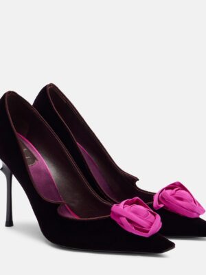 Deep plummy velvet and bright fuchsia satin? These are just beyond fabulous party shoes. I love architectural they are. I couldn’t take two steps in them (hello to the flats version) but this pair is gorgeous.