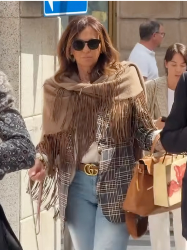 Spring is crazy and to be honest i identify with her Morning frost becomes afternoon heat and every outfit you plan at 7 a M Betrays you by noon Spring outfits require layers as cliche as it sounds Silk scarves solve this spring outfit problem not as winter leftovers but as lightweight spring outfit tools that