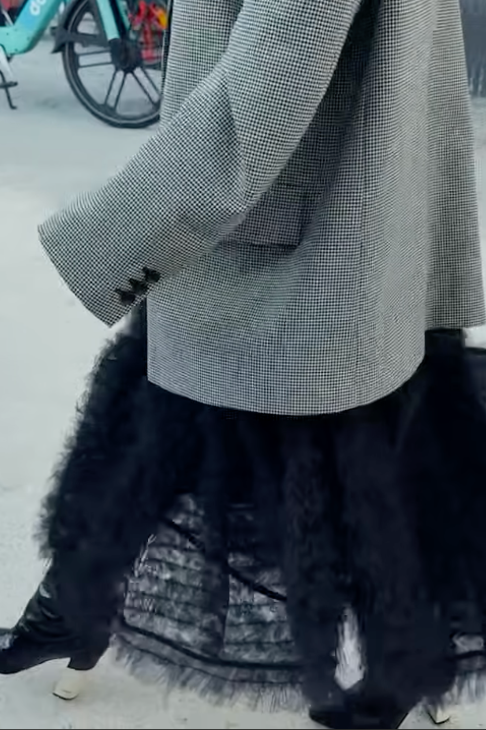 If how to dress better has felt like a vague expensive project try a simpler truth tension creates style Without contrastmixing structured with soft masculine with feminine fancy with casualoutfits go flat because everything is telling the same story A roomy blazer over a frothy black skirt instantly reads styled even with minimal accessories Youre