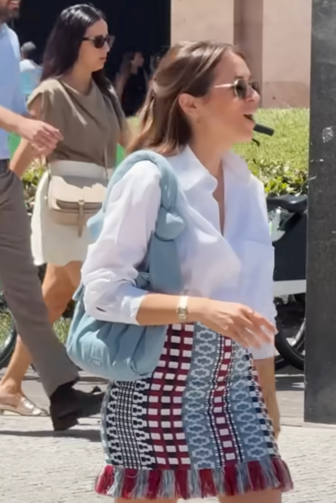 If milan street style has taught us anything its that low effort outfits are actually the most stylish ones The women who look effortlessly chic arent working harder or making more effort Theyre wearing better combinations A formula i see over and over A white top and a skirt Heres how to steal it and