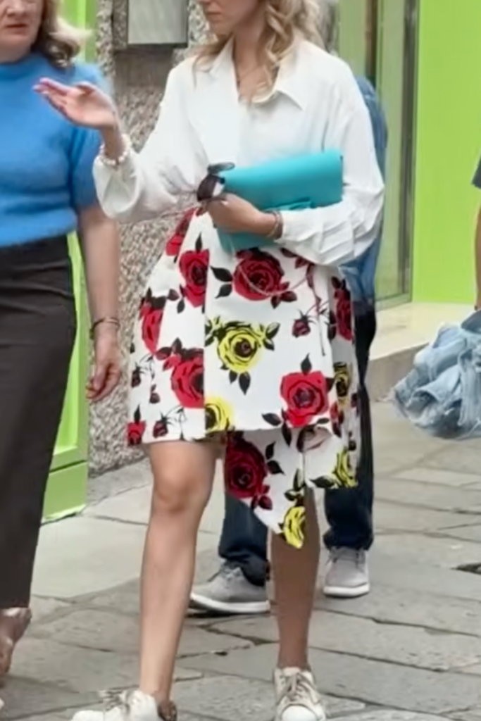 If milan street style has taught us anything its that low effort outfits are actually the most stylish ones The women who look effortlessly chic arent working harder or making more effort Theyre wearing better combinations A formula i see over and over A white top and a skirt Heres how to steal it and