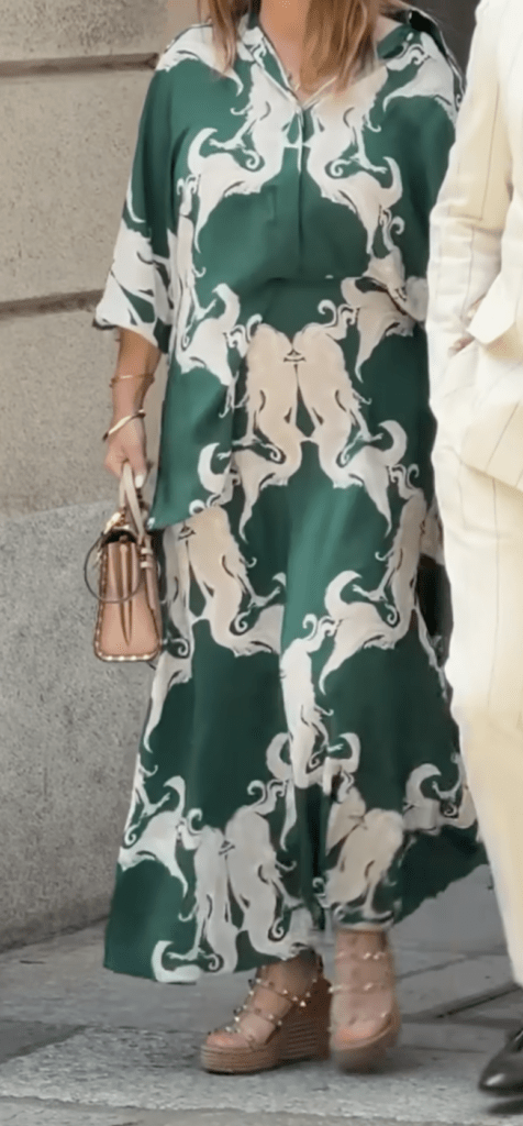 9 examples 3 rules 0 guessing summer outfits are where polish gets tricky You want ease you want clean lines you want outfits to look expensive instead of a flimsy falling apart cotton and you also want to breathe The issue is not your taste Its the math Lighter fabrics less layering and one wrong