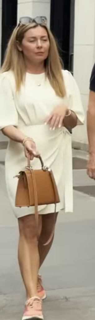 9 examples 3 rules 0 guessing summer outfits are where polish gets tricky You want ease you want clean lines you want outfits to look expensive instead of a flimsy falling apart cotton and you also want to breathe The issue is not your taste Its the math Lighter fabrics less layering and one wrong