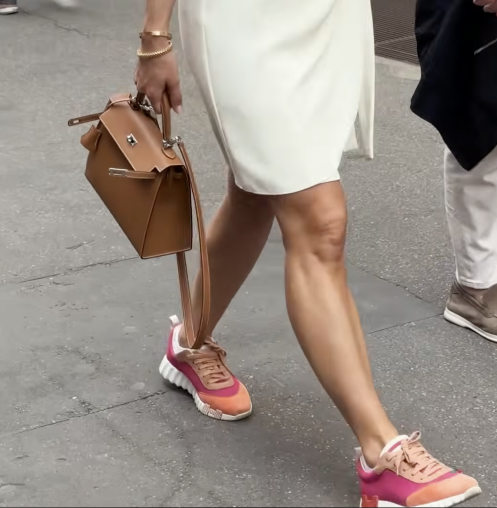 9 examples 3 rules 0 guessing summer outfits are where polish gets tricky You want ease you want clean lines you want outfits to look expensive instead of a flimsy falling apart cotton and you also want to breathe The issue is not your taste Its the math Lighter fabrics less layering and one wrong