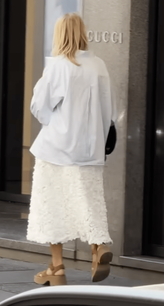 9 examples 3 rules 0 guessing summer outfits are where polish gets tricky You want ease you want clean lines you want outfits to look expensive instead of a flimsy falling apart cotton and you also want to breathe The issue is not your taste Its the math Lighter fabrics less layering and one wrong